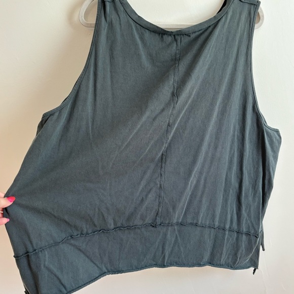 🫒 PLUS Crop Tank 🫒 - Picture 6 of 6